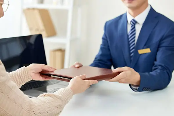 公司老总介绍范文